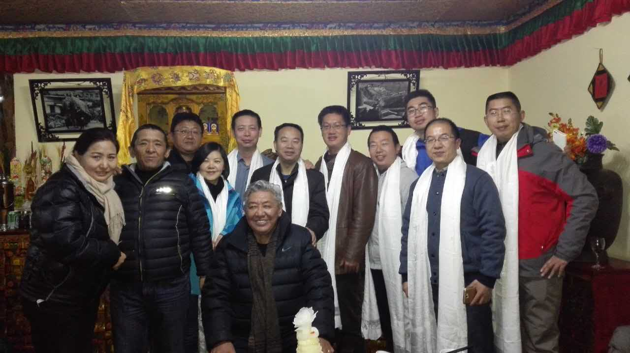 雪域少年哈达致谢星辉眼科：重塑清晰视界，共绘光明未来