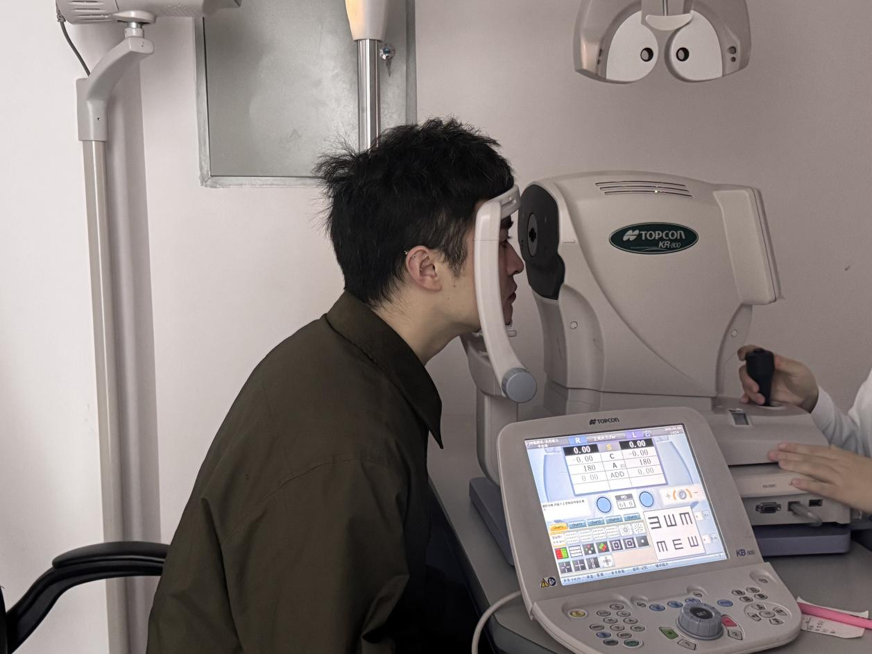 微创全飞秒精准4.0-VISULYZE全国首批精准屈光专家汪辉，助力精神病院护士成功摘镜