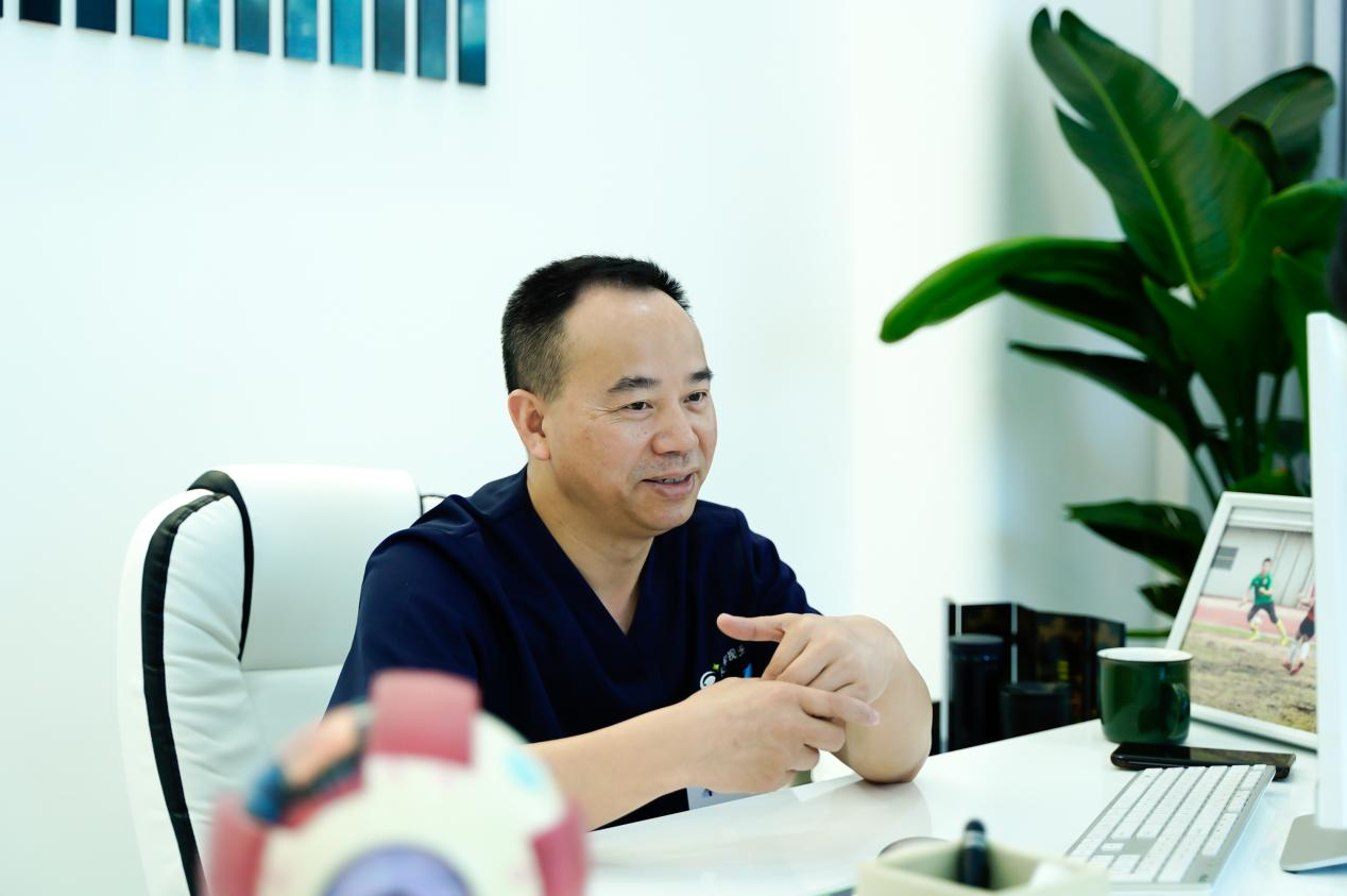 星辉眼科院长汪辉教授坚持循证医疗，守护近视患者诊疗安全