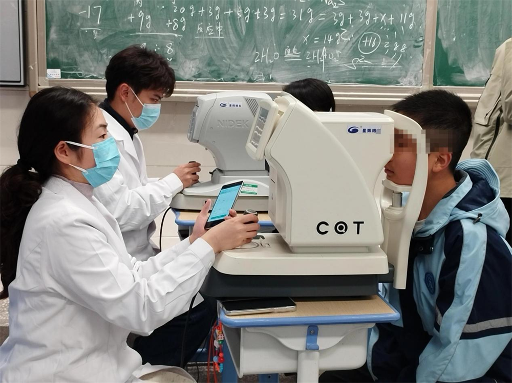 星辉眼科走进长江实验学校、两江（南开）中学开展公益视力筛查