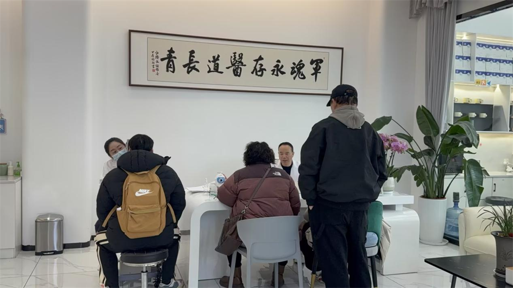 20余年军医背景，全术式近视手术专家汪辉助力上万名有志青年摘镜圆梦