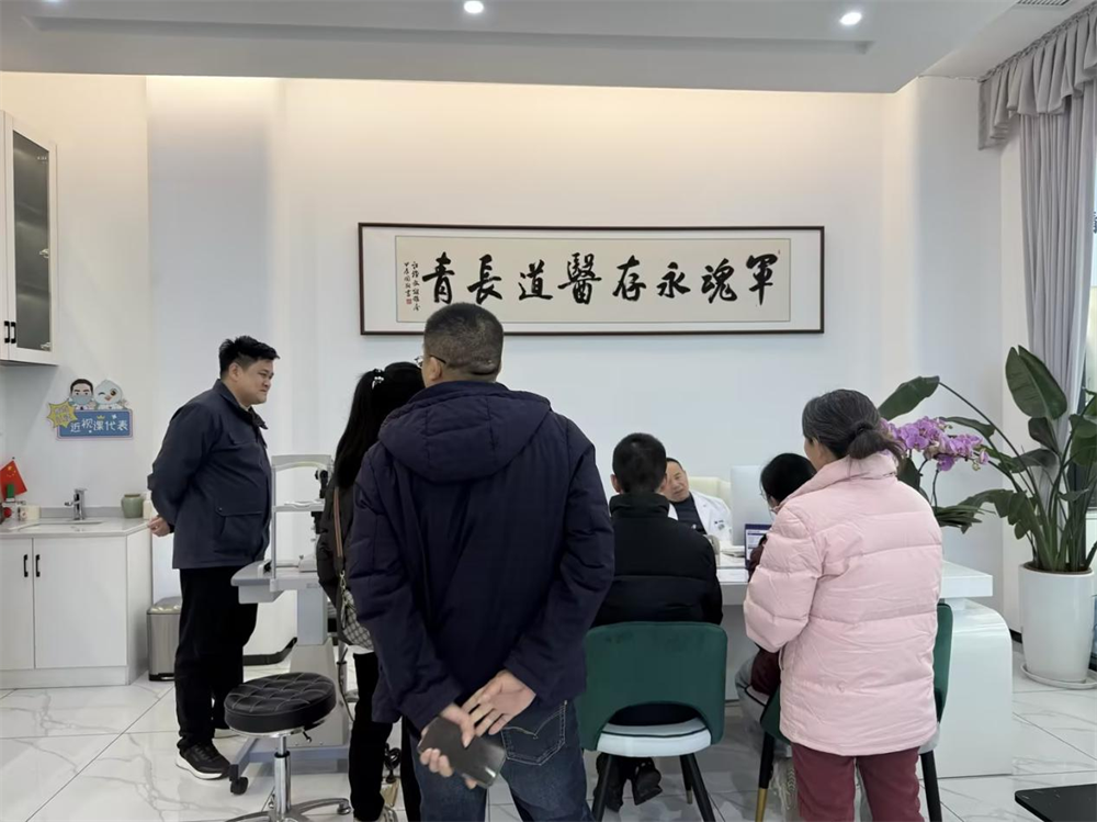 七龙珠学校、军属子女高考摘镜首选星辉眼科！全国知名眼科专家汪辉助力清晰未来